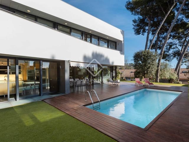 4 makuuhuone Huvila myytävänä paikassa Premià de Dalt mukana uima-altaan 
autotalli - 1 600 000 € (Ref: 2436954)