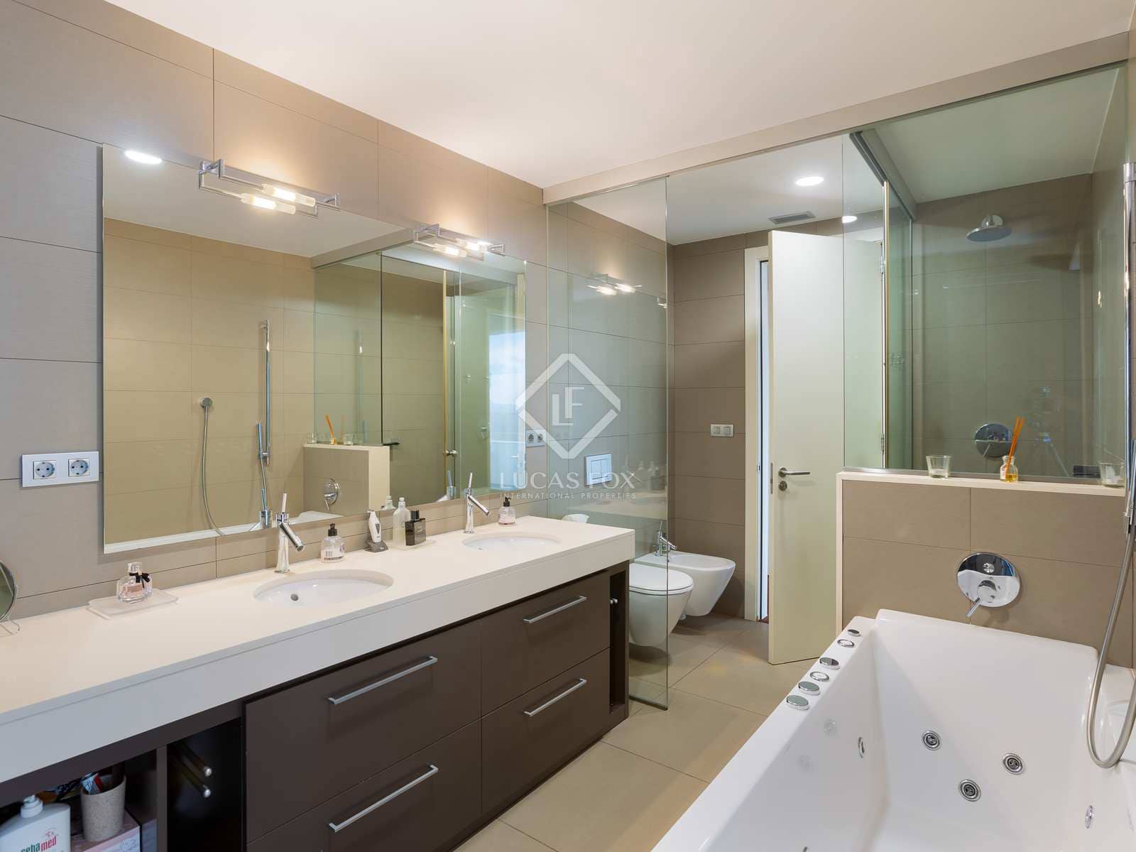 4 makuuhuone Huvila myytävänä paikassa Premia de Dalt mukana uima-altaan 
autotalli - 1 600 000 € (Ref: 2436954)