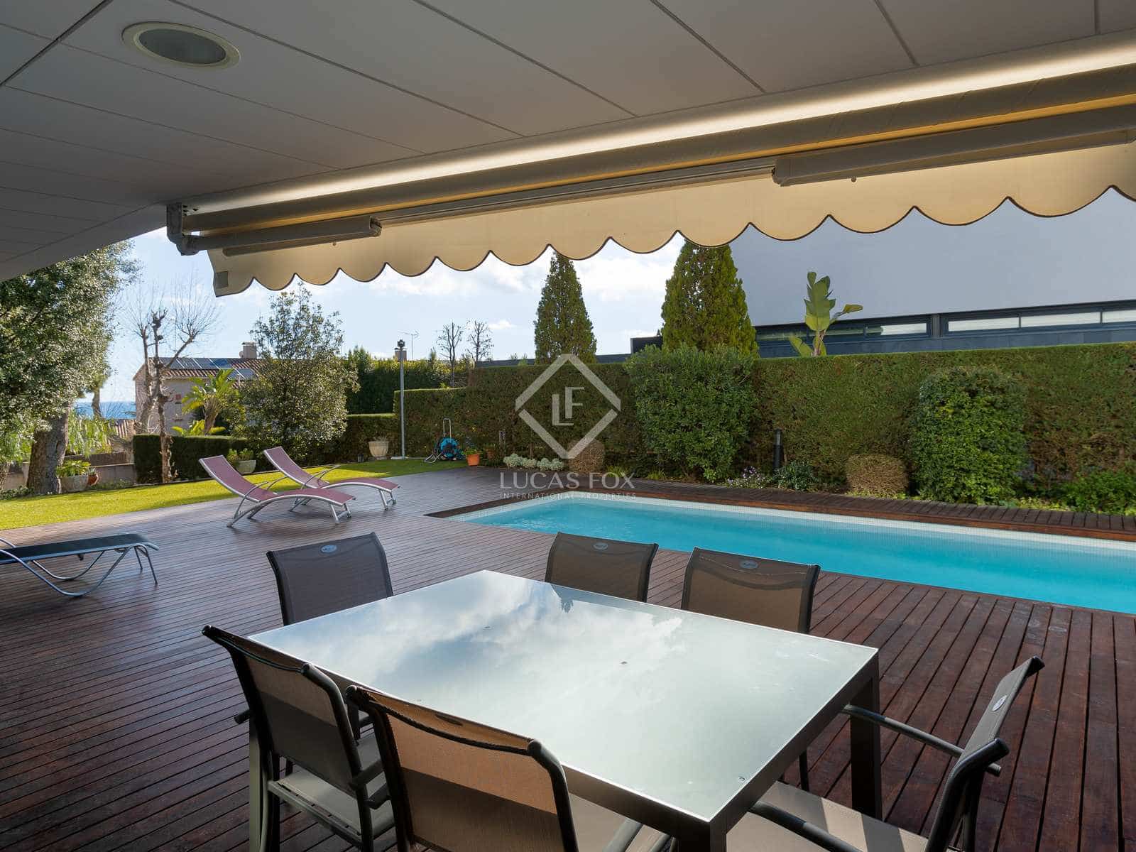 4 makuuhuone Huvila myytävänä paikassa Premia de Dalt mukana uima-altaan 
autotalli - 1 600 000 € (Ref: 2436954)