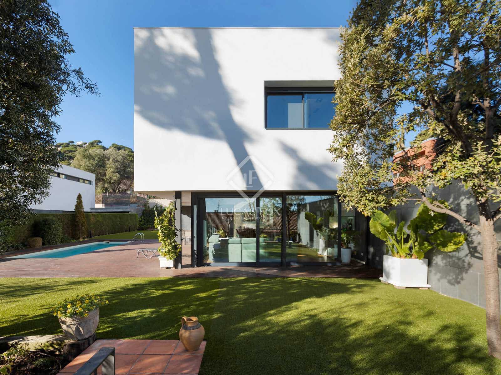 4 makuuhuone Huvila myytävänä paikassa Premia de Dalt mukana uima-altaan 
autotalli - 1 600 000 € (Ref: 2436954)