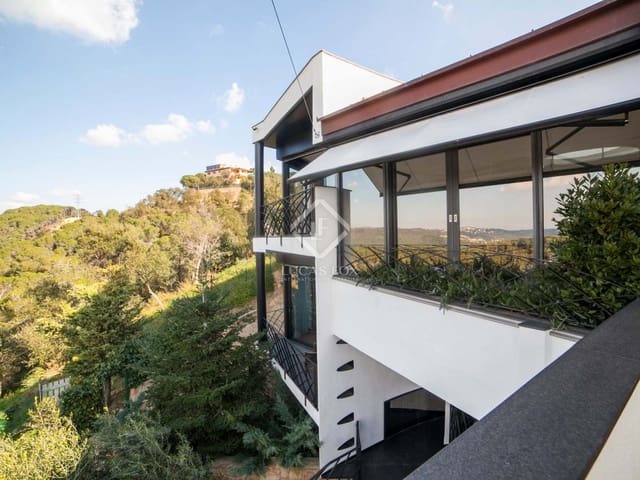 Chalet de 6 habitaciones en Lloret de Mar en venta con piscina garaje - 1.990.000 € (Ref: 2550458)