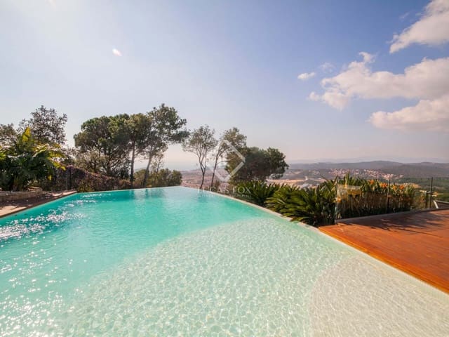 Chalet de 6 habitaciones en Lloret de Mar en venta con piscina garaje - 1.990.000 € (Ref: 2550458)