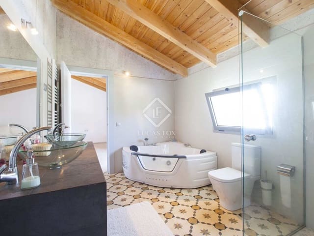 6 bedroom Villa for sale in Olivella with pool garage - € 750,000 (Ref: 2751994)