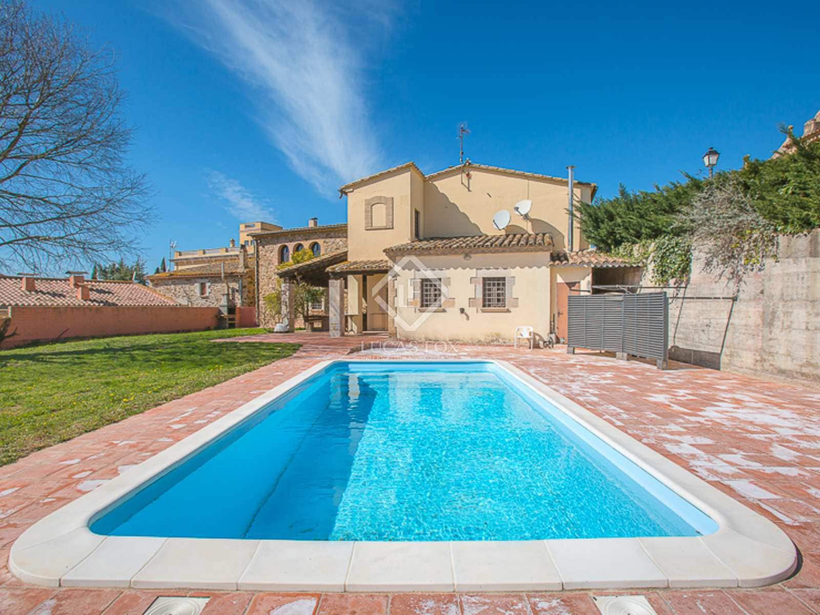 6 soveværelse Villa til salg i Llambilles med swimmingpool garage - € 750.000 (Ref: 2828499)