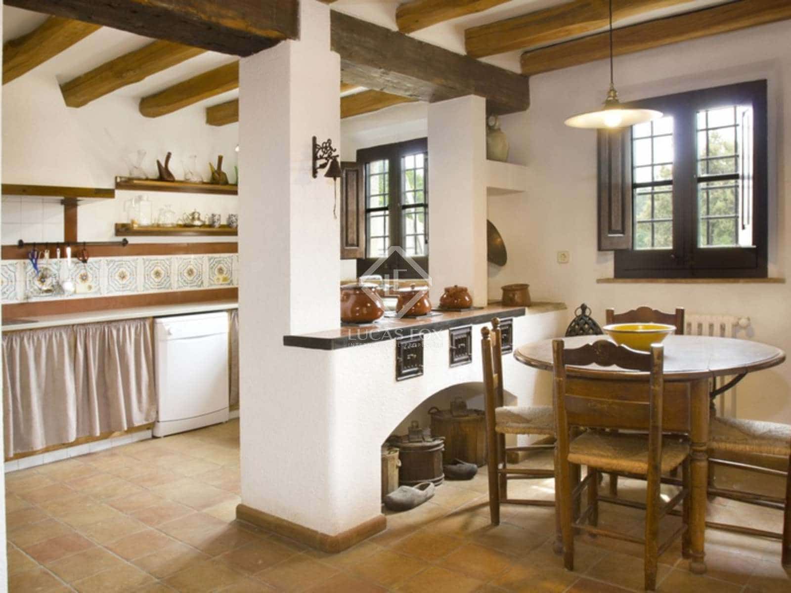 6 soveværelse Villa til salg i Llambilles med swimmingpool garage - € 750.000 (Ref: 2828499)