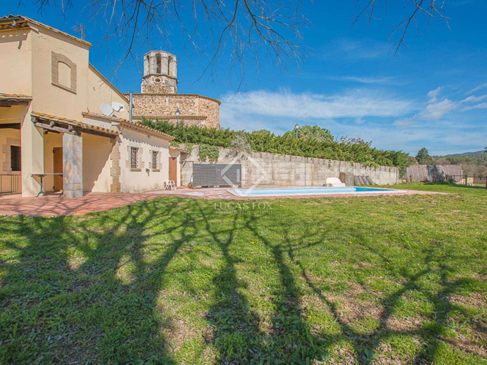 6 soveværelse Villa til salg i Llambilles med swimmingpool garage - € 750.000 (Ref: 2828499)