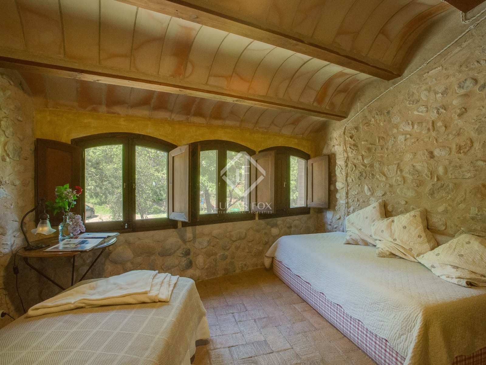 8 soveværelse Finca/Landehus til salg i Esponella med swimmingpool - € 1.290.000 (Ref: 2994284)