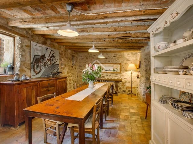 8 soverom Finca/Herregård til salgs i Esponellà med svømmebasseng - € 1 290 000 (Ref: 2994284)