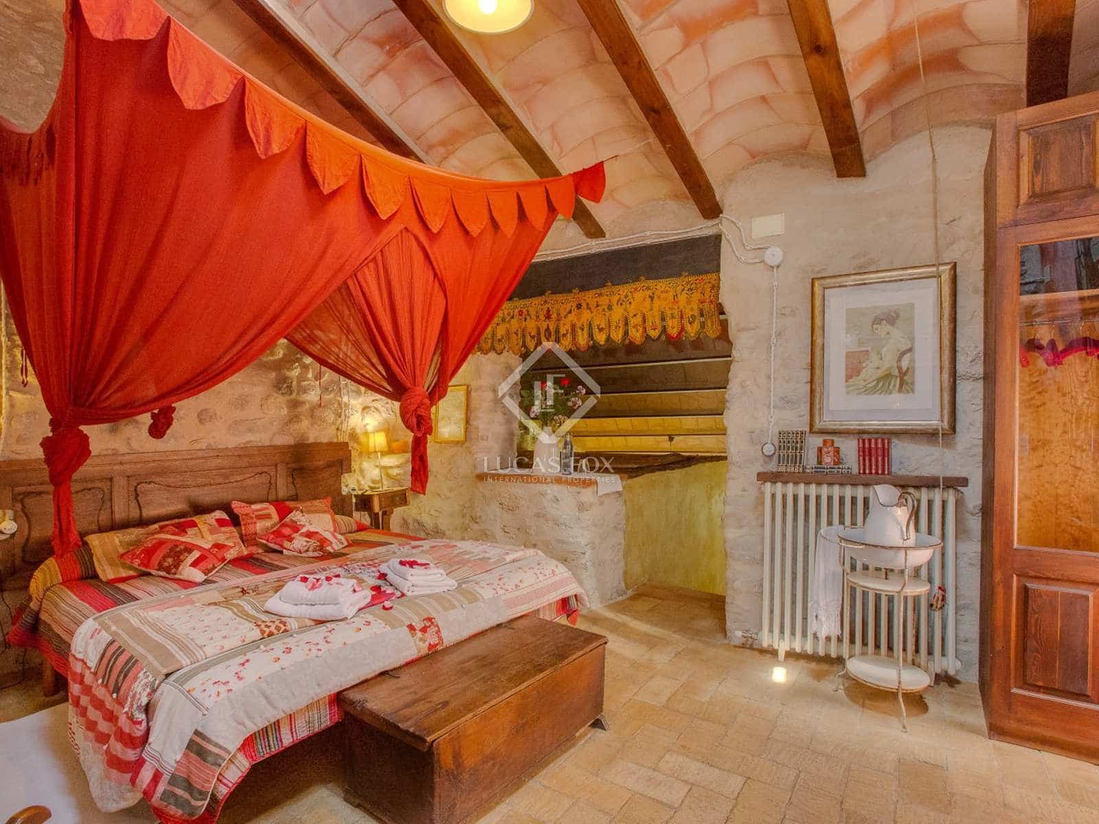 8 soveværelse Finca/Landehus til salg i Esponella med swimmingpool - € 1.290.000 (Ref: 2994284)