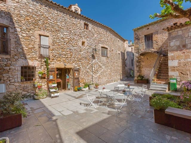 8 soverom Finca/Herregård til salgs i Esponellà med svømmebasseng - € 1 290 000 (Ref: 2994284)