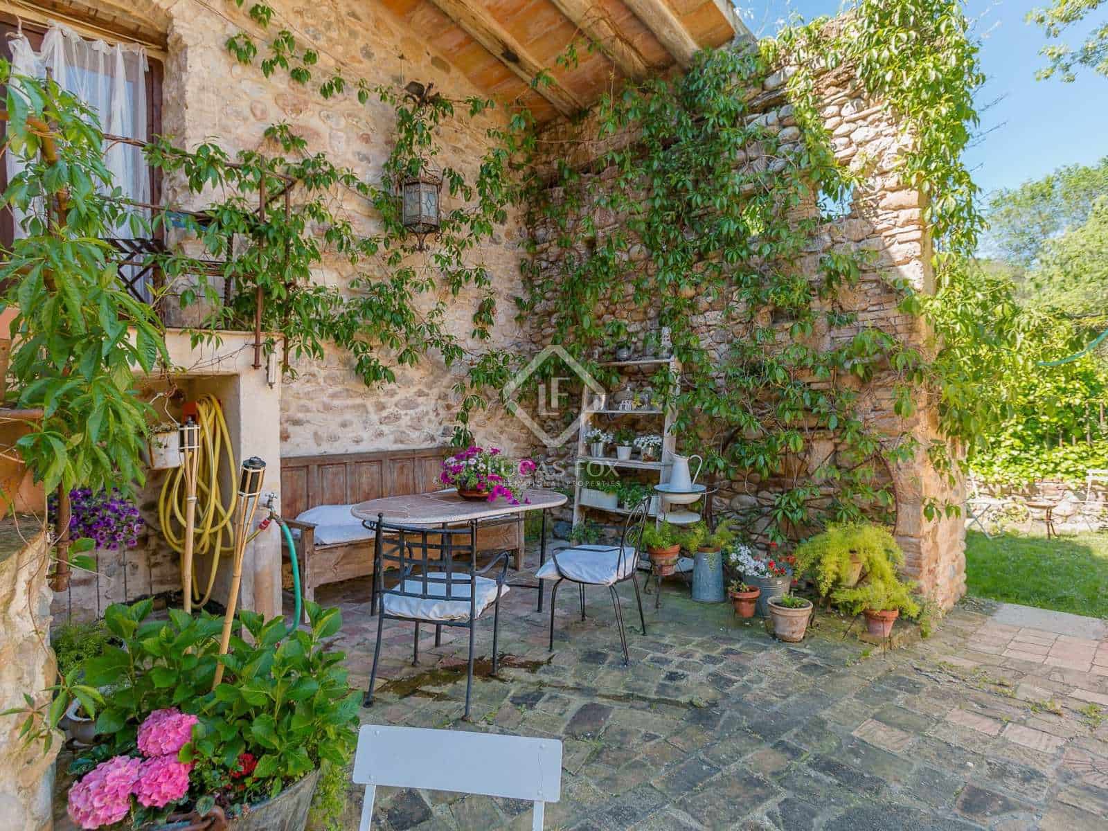 8 soveværelse Finca/Landehus til salg i Esponella med swimmingpool - € 1.290.000 (Ref: 2994284)