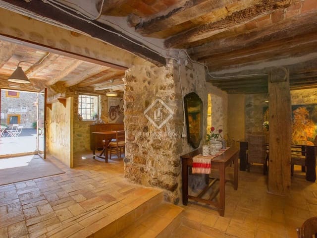 8 soverom Finca/Herregård til salgs i Esponellà med svømmebasseng - € 1 290 000 (Ref: 2994284)