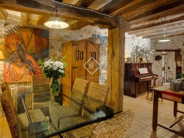 8 soverom Finca/Herregård til salgs i Esponellà med svømmebasseng - € 1 290 000 (Ref: 2994284)