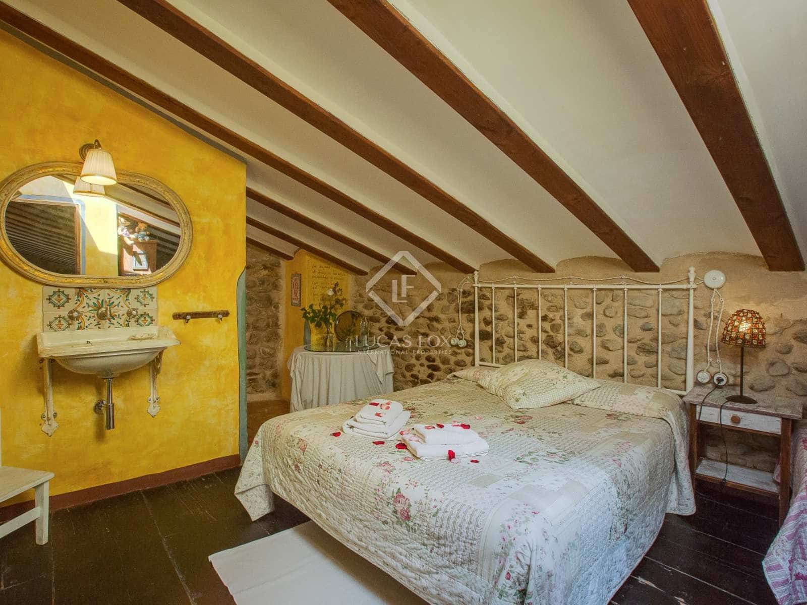 8 soveværelse Finca/Landehus til salg i Esponella med swimmingpool - € 1.290.000 (Ref: 2994284)