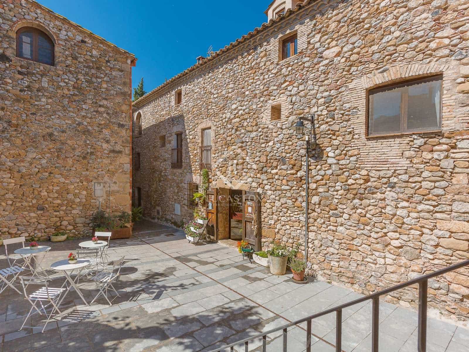 8 soveværelse Finca/Landehus til salg i Esponella med swimmingpool - € 1.290.000 (Ref: 2994284)