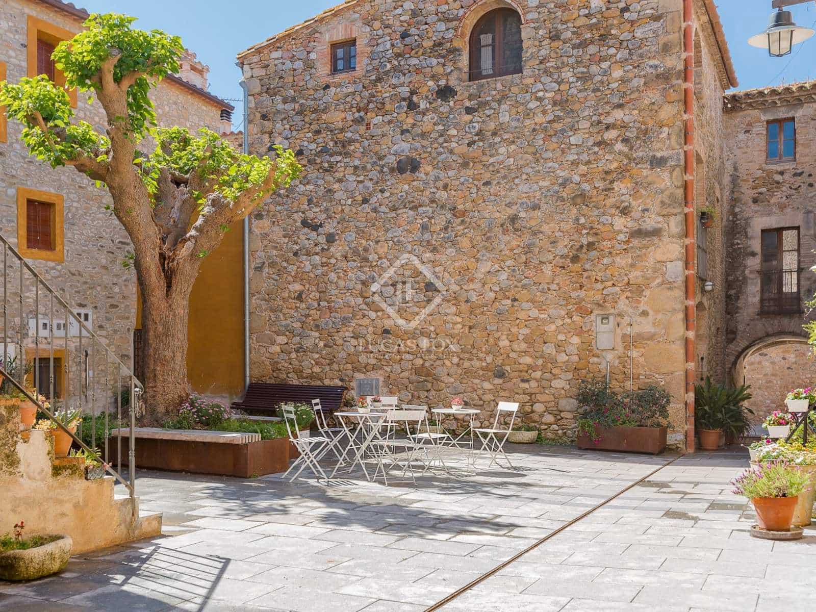 8 soveværelse Finca/Landehus til salg i Esponella med swimmingpool - € 1.290.000 (Ref: 2994284)