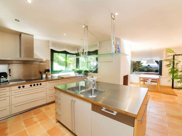 5 slaapkamer Villa te koop in Lloret de Mar met zwembad garage - € 2.450.000 (Ref: 2997480)