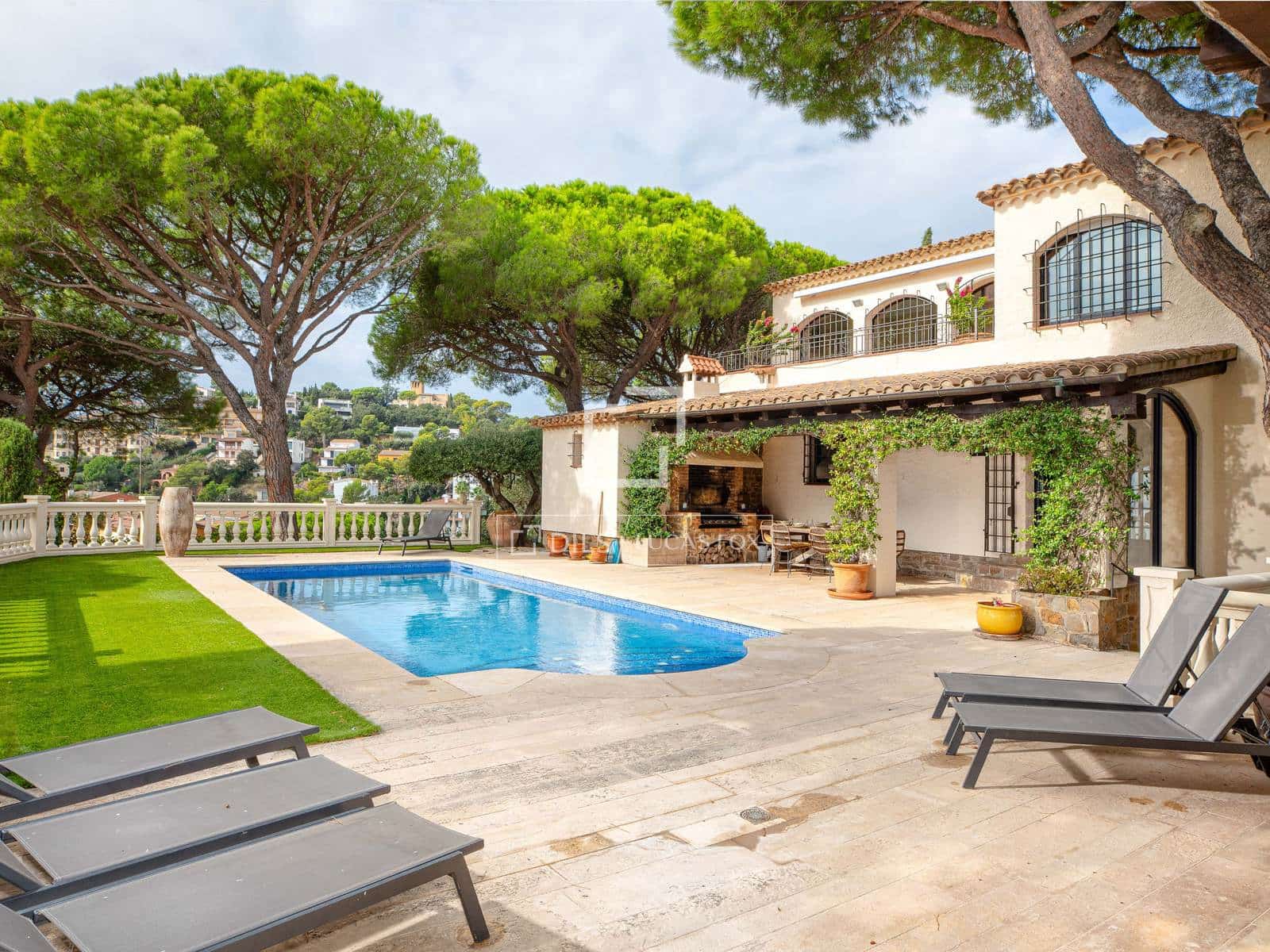 7 soverom Villa til salgs i Calella de Palafrugell med svømmebasseng garasje - € 2 590 000 (Ref: 3046227)