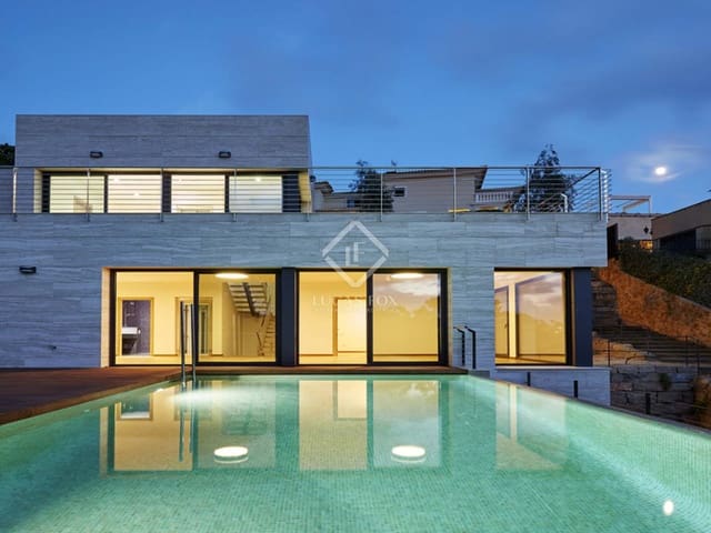 4 chambre Villa/Maison à vendre à Lloret de Mar avec piscine garage - 1 800 000 € (Ref: 3195438)