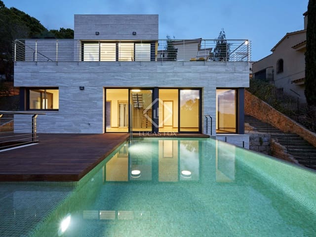 4 chambre Villa/Maison à vendre à Lloret de Mar avec piscine garage - 1 800 000 € (Ref: 3195438)