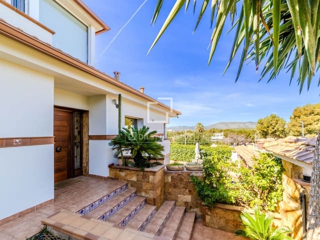 5 soveværelse Villa til salg i Sant Pere de Ribes med swimmingpool garage - € 998.000 (Ref: 3508925)