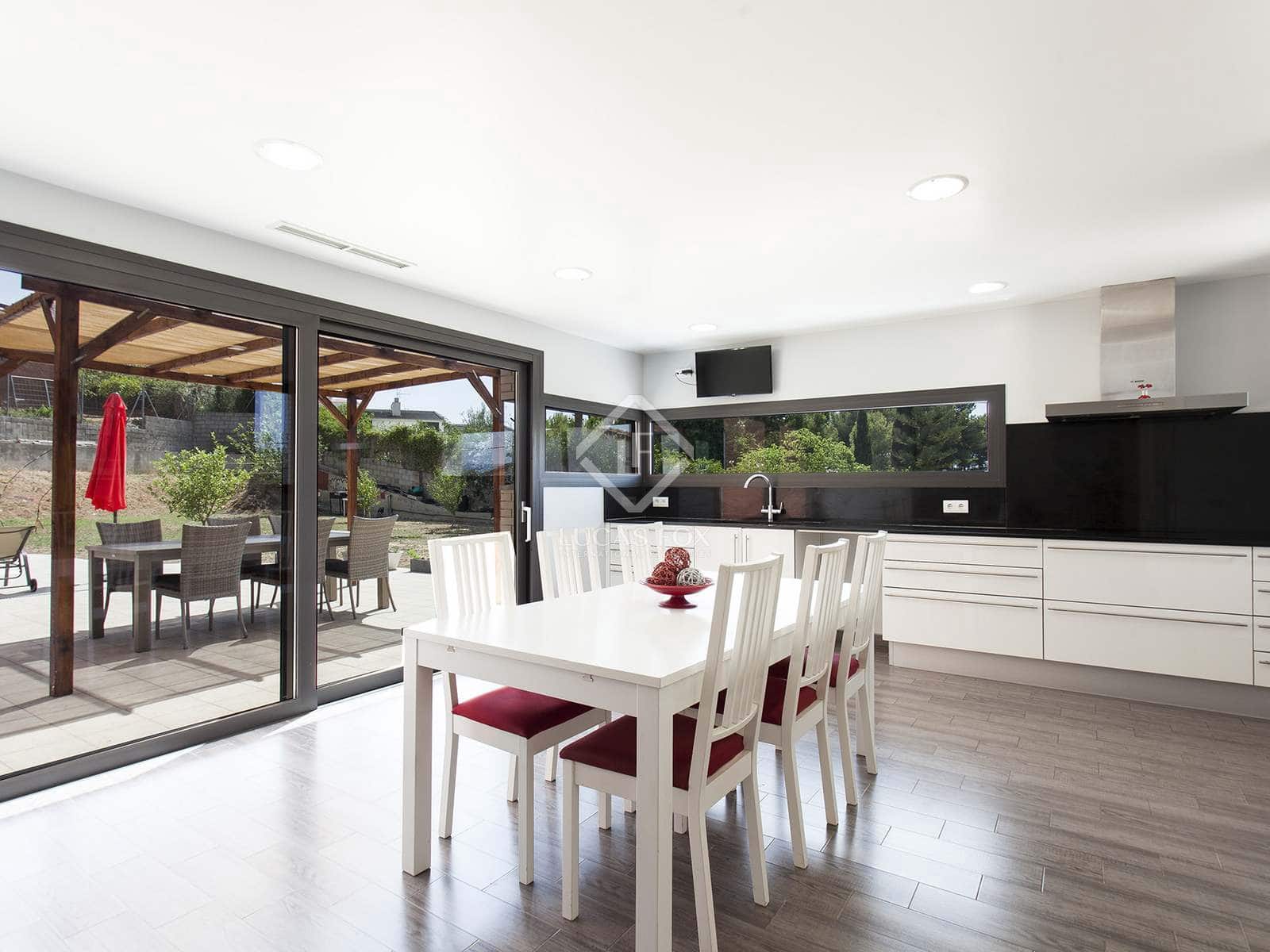 3 soveværelse Villa til salg i Talamanca med swimmingpool garage - € 1.000.000 (Ref: 3525713)