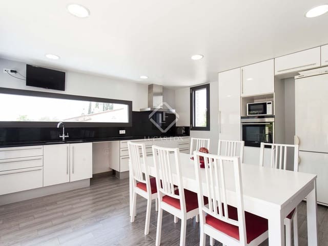 3 soveværelse Villa til salg i Talamanca med swimmingpool garage - € 1.000.000 (Ref: 3525713)