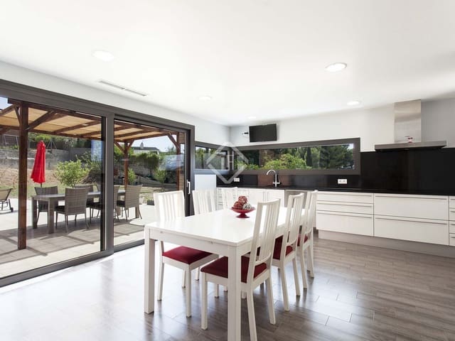 3 soveværelse Villa til salg i Talamanca med swimmingpool garage - € 1.000.000 (Ref: 3525713)