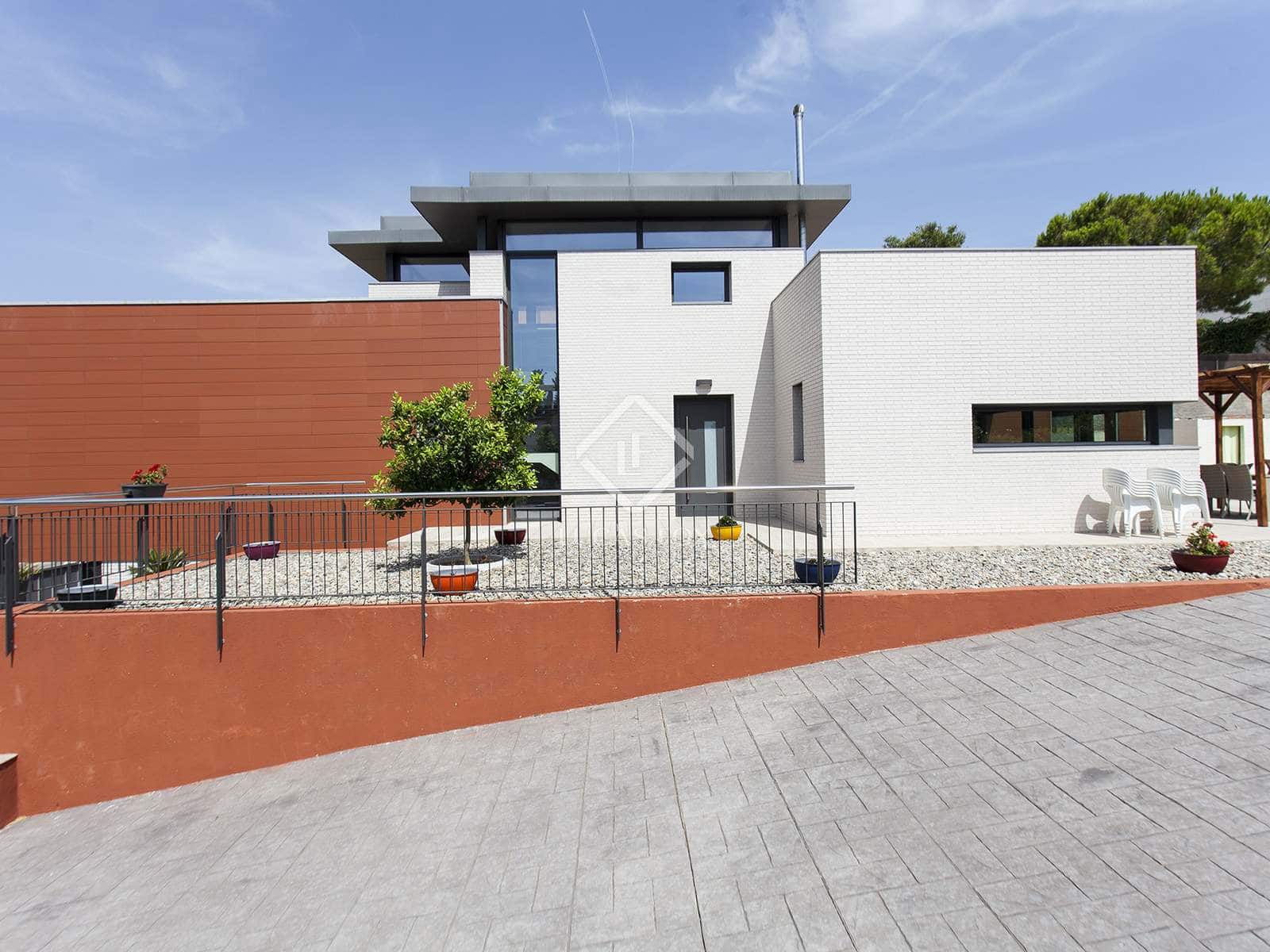 3 soveværelse Villa til salg i Talamanca med swimmingpool garage - € 1.000.000 (Ref: 3525713)