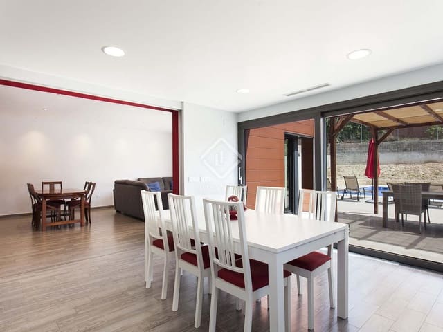 3 soveværelse Villa til salg i Talamanca med swimmingpool garage - € 1.000.000 (Ref: 3525713)