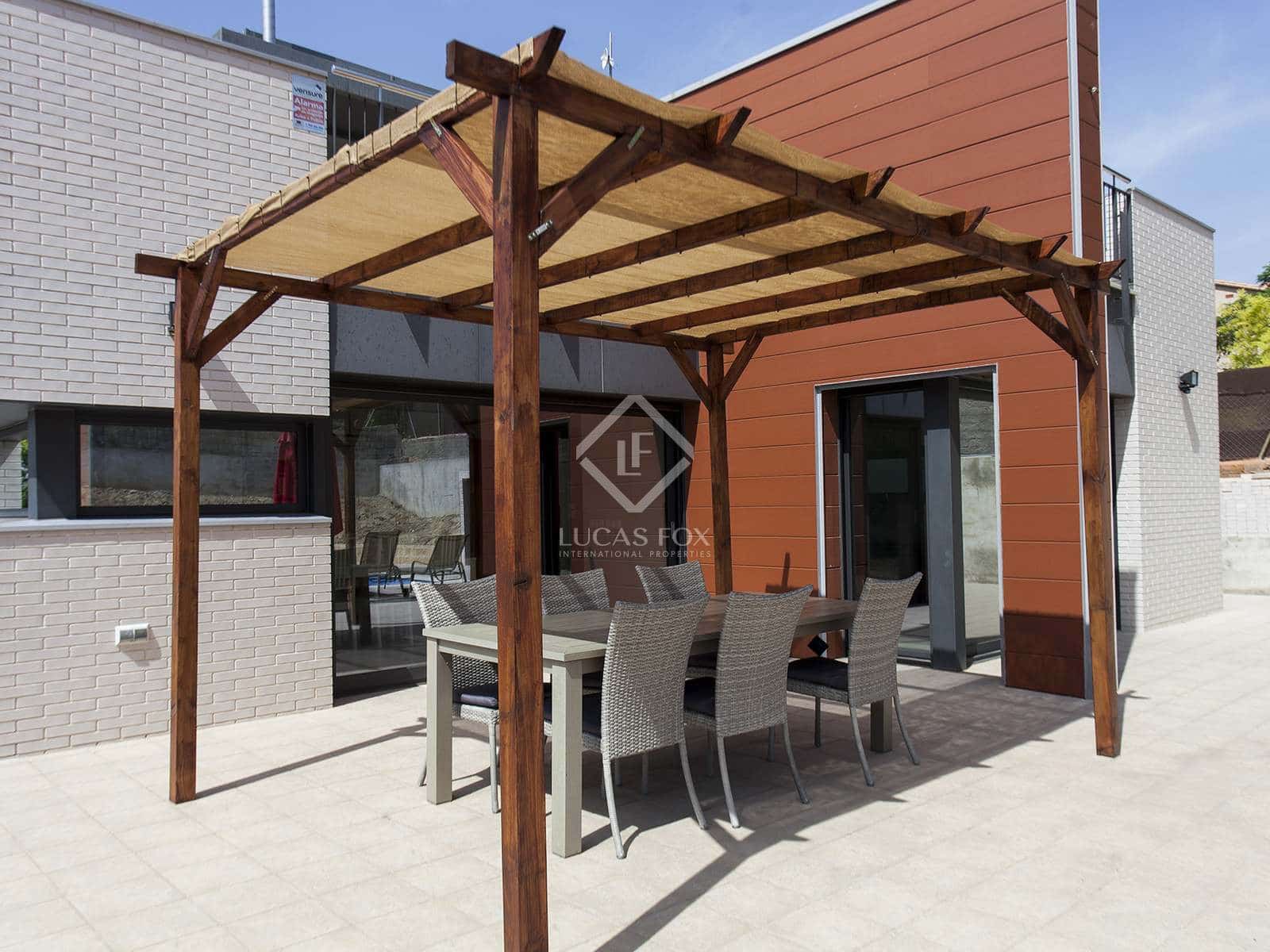 3 soveværelse Villa til salg i Talamanca med swimmingpool garage - € 1.000.000 (Ref: 3525713)