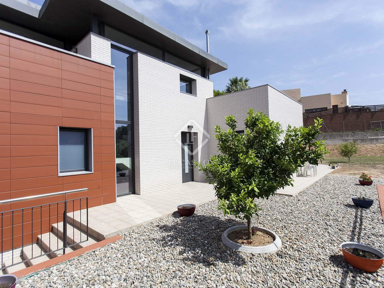 3 soveværelse Villa til salg i Talamanca med swimmingpool garage - € 1.000.000 (Ref: 3525713)