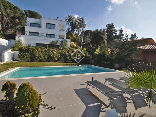 4 Zimmer Villa zu verkaufen in Lloret de Mar mit Pool Garage - 1.650.000 € (Ref: 3885791)