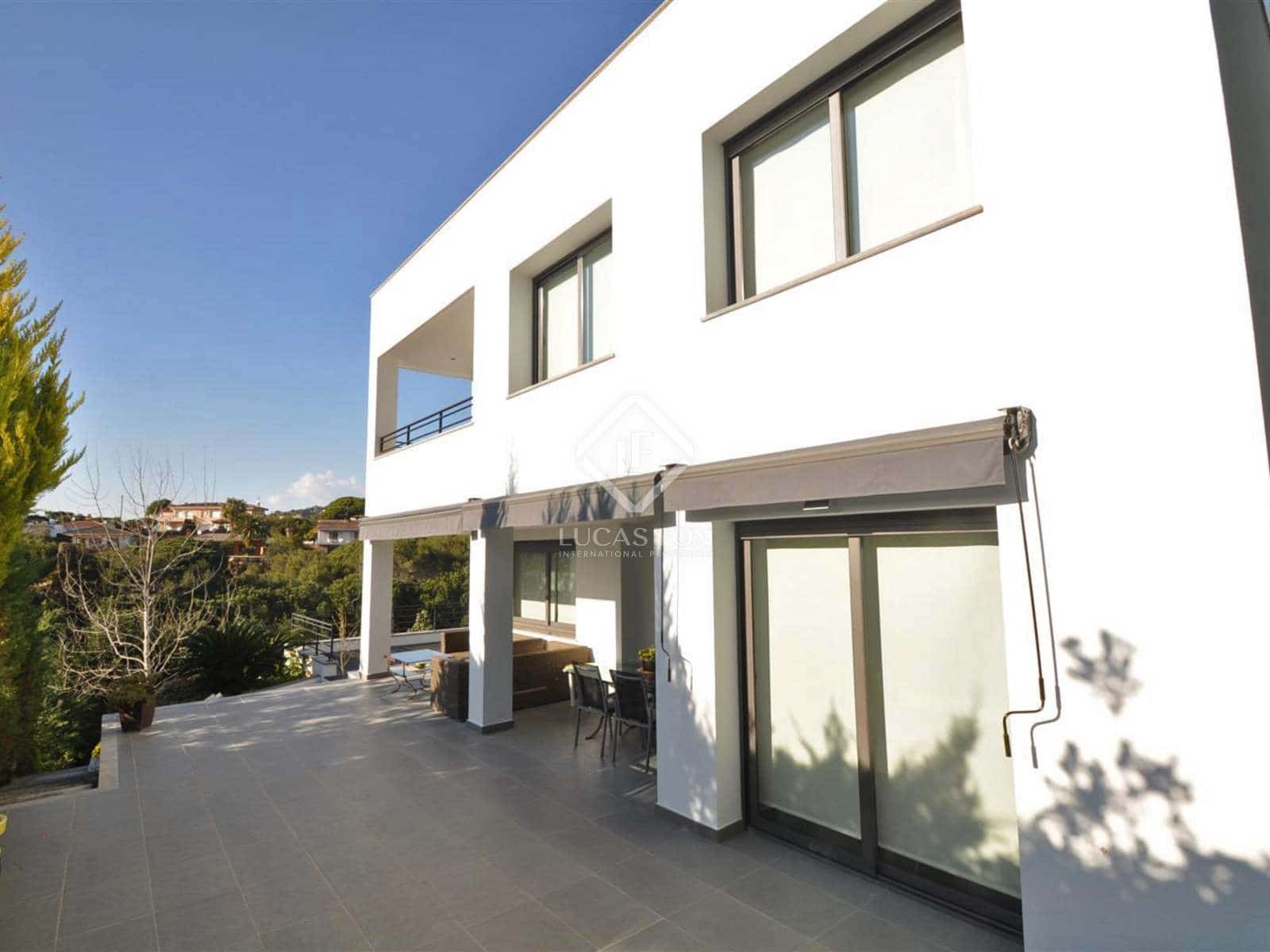 4 Zimmer Villa zu verkaufen in Lloret de Mar mit Pool Garage - 1.650.000 € (Ref: 3885791)