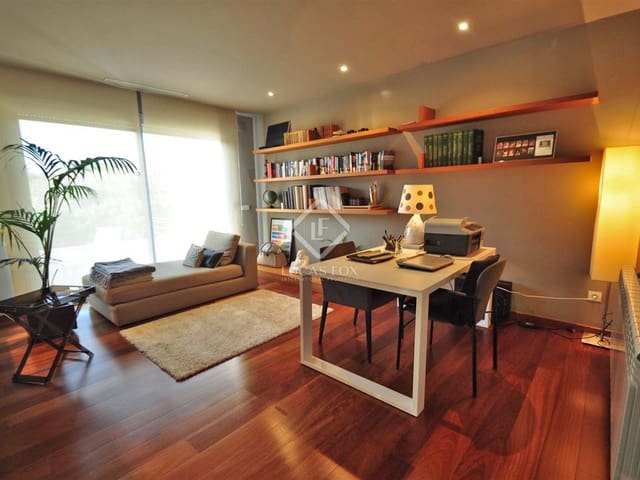 4 Zimmer Villa zu verkaufen in Lloret de Mar mit Pool Garage - 1.650.000 € (Ref: 3885791)