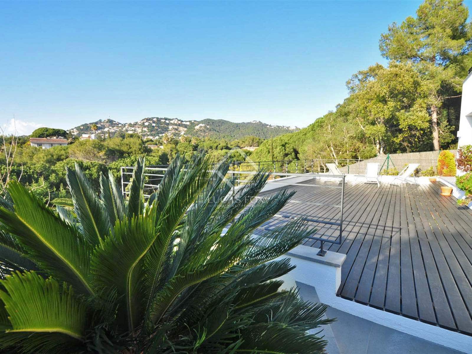 4 Zimmer Villa zu verkaufen in Lloret de Mar mit Pool Garage - 1.650.000 € (Ref: 3885791)