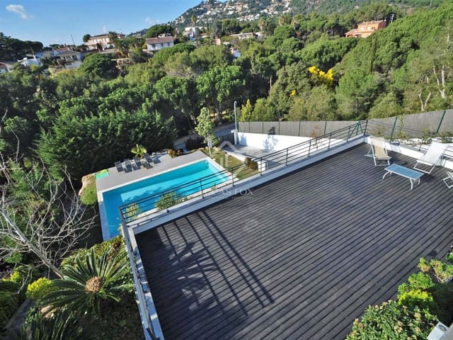 4 Zimmer Villa zu verkaufen in Lloret de Mar mit Pool Garage - 1.650.000 € (Ref: 3885791)