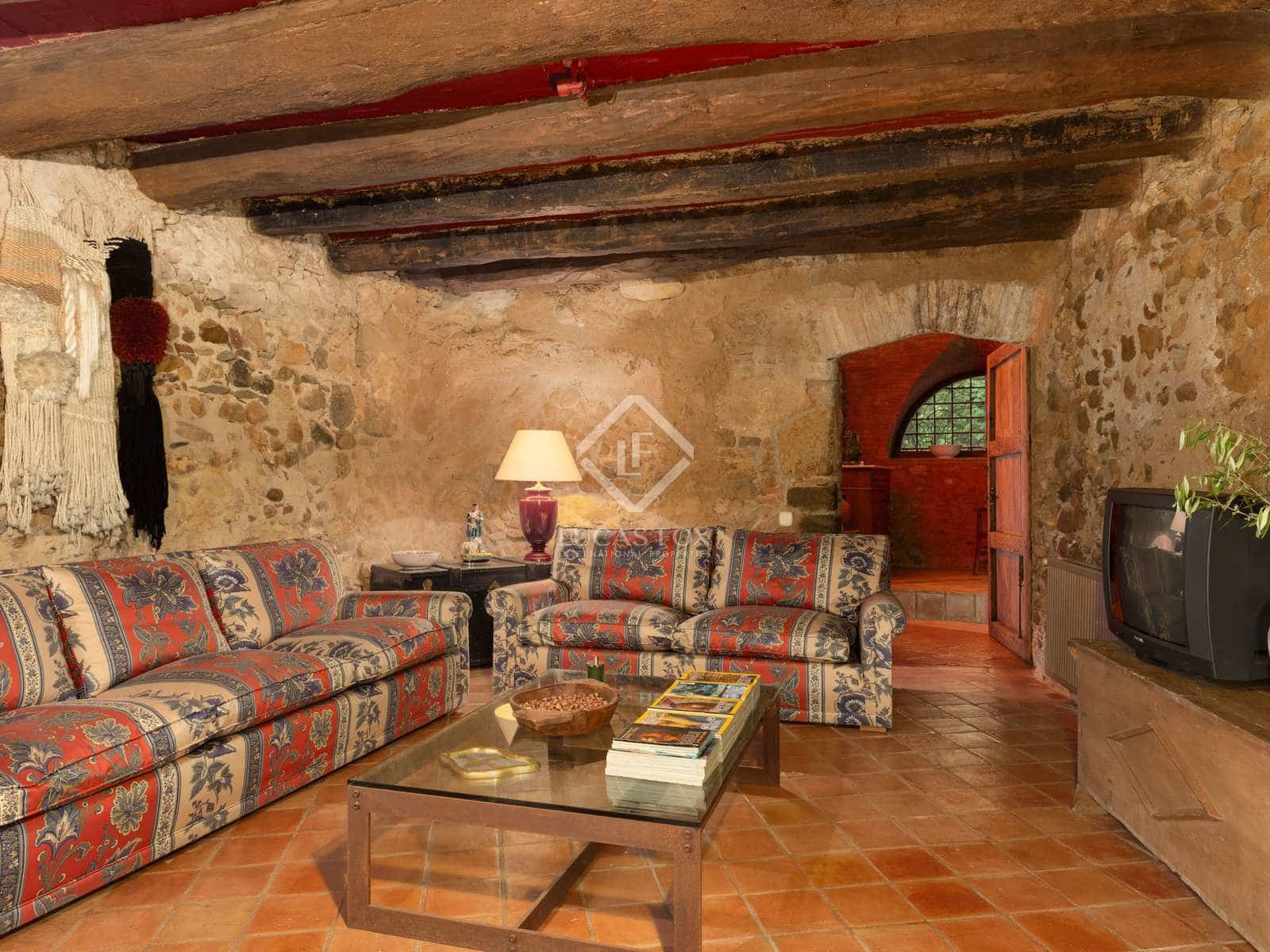 5 bedroom Finca/Country House for sale in Sant Mori with pool garage - € 1,065,000 (Ref: 3885793)