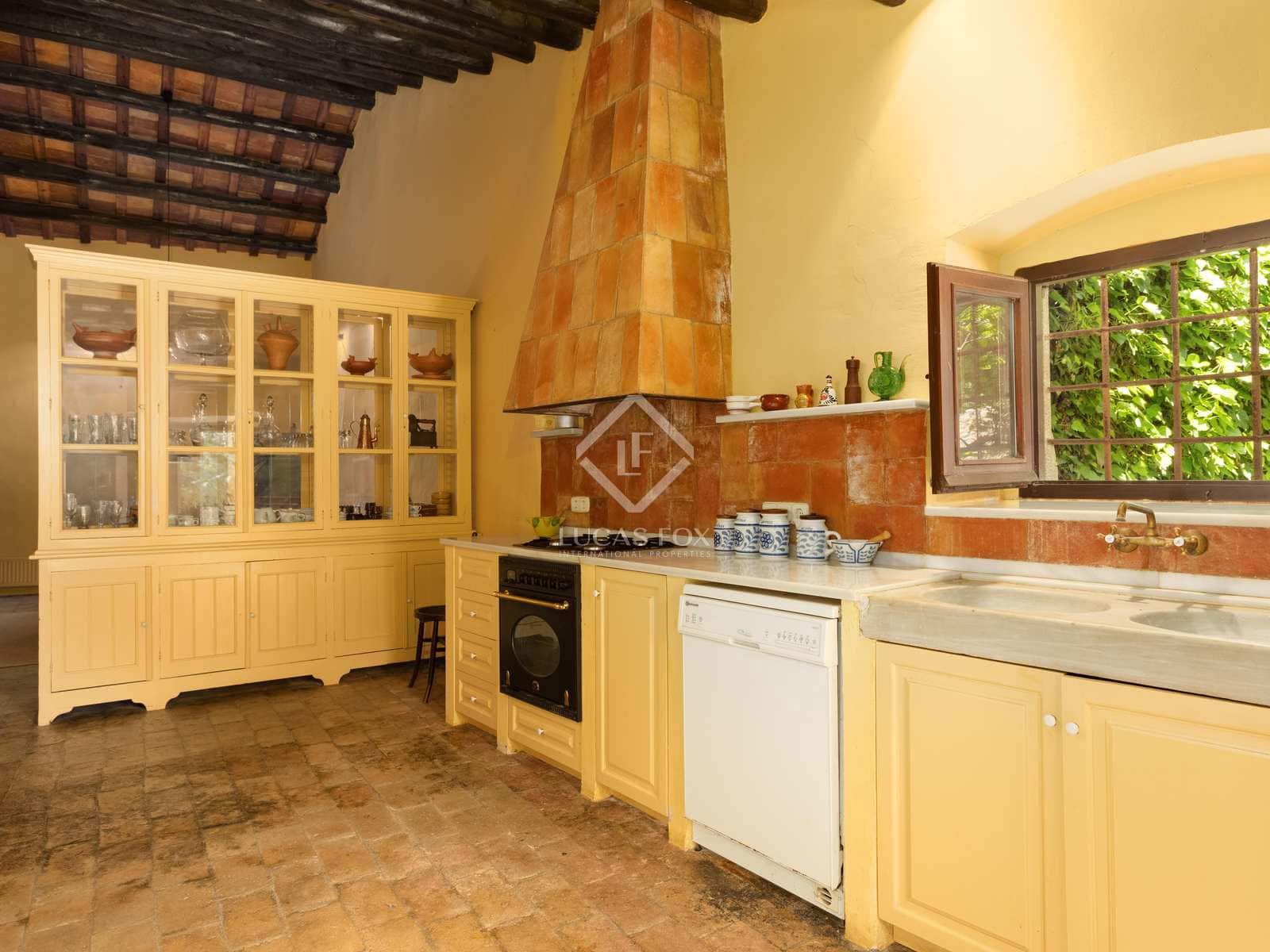 5 bedroom Finca/Country House for sale in Sant Mori with pool garage - € 1,065,000 (Ref: 3885793)