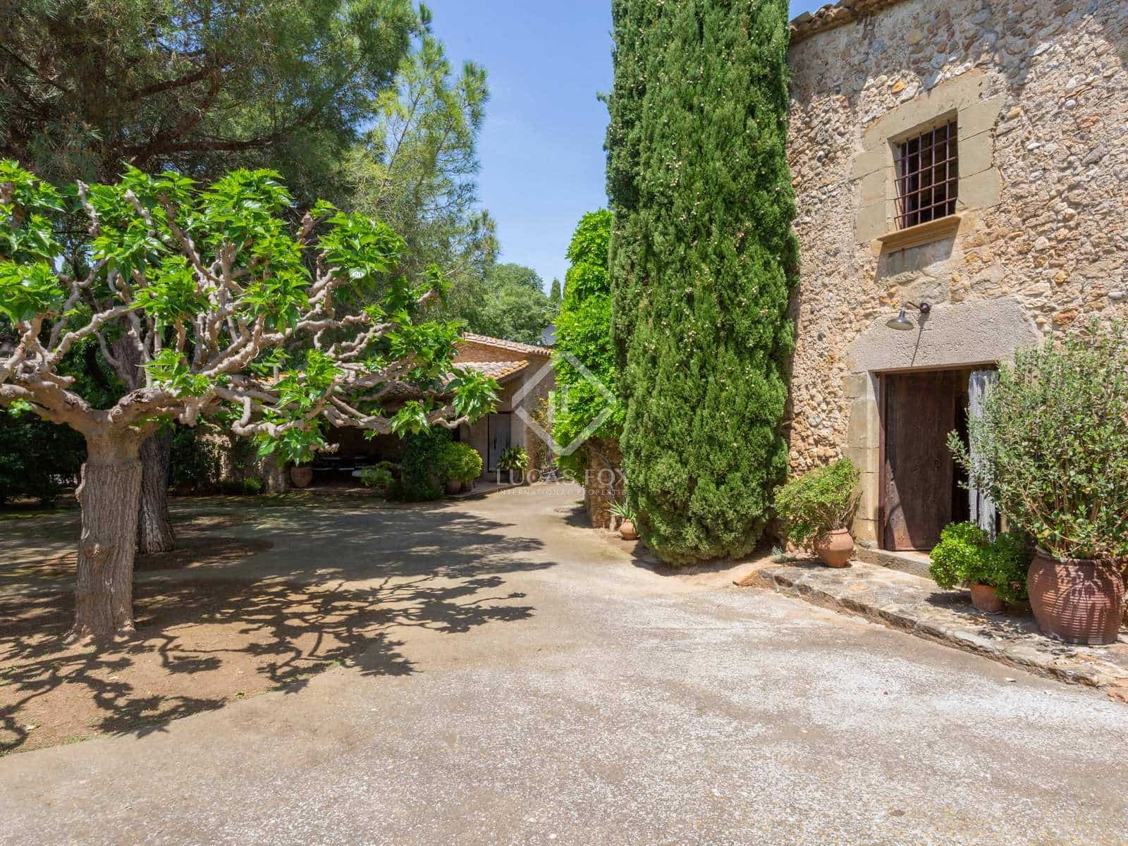 5 bedroom Finca/Country House for sale in Sant Mori with pool garage - € 1,065,000 (Ref: 3885793)