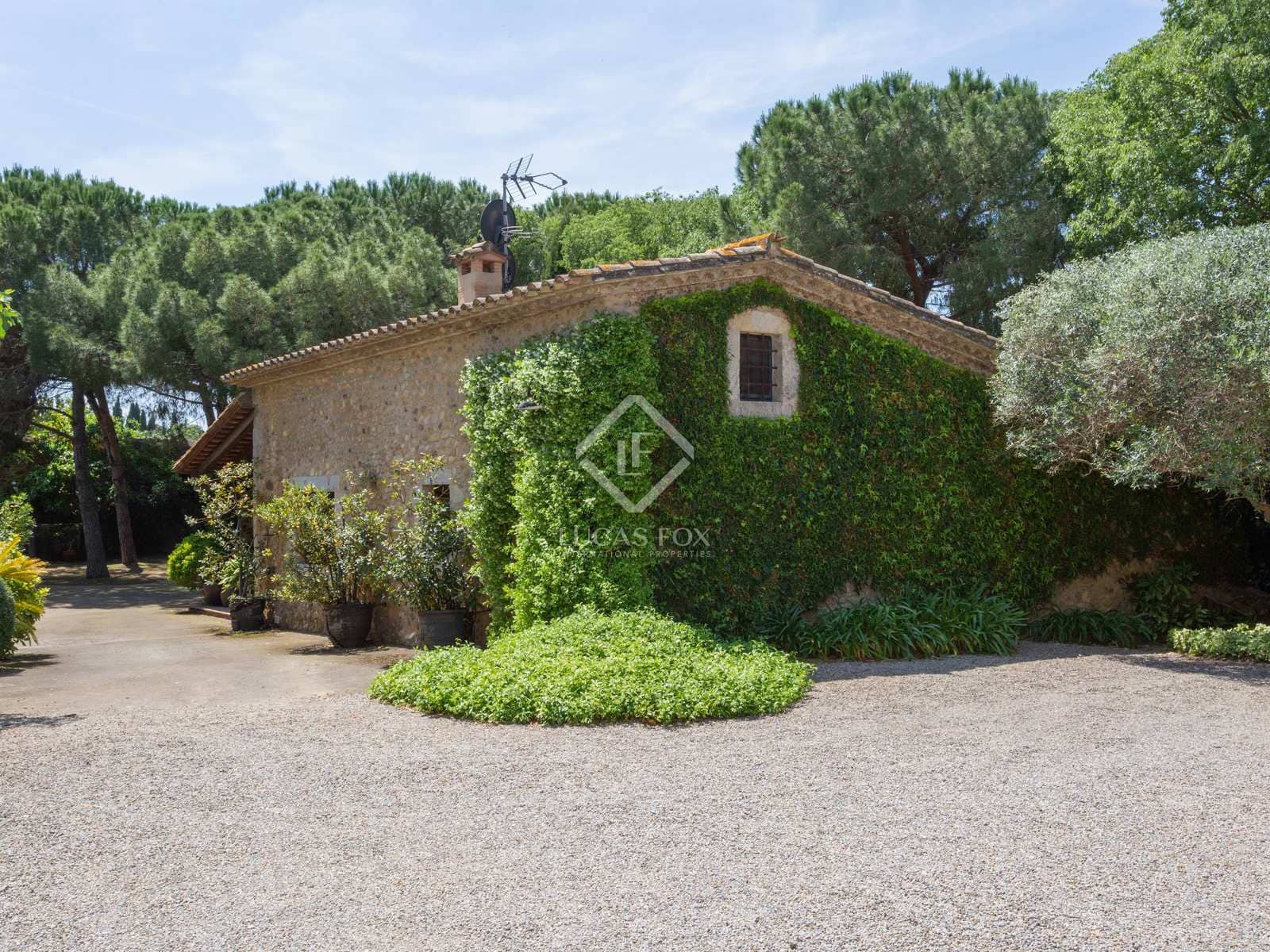 5 bedroom Finca/Country House for sale in Sant Mori with pool garage - € 1,065,000 (Ref: 3885793)