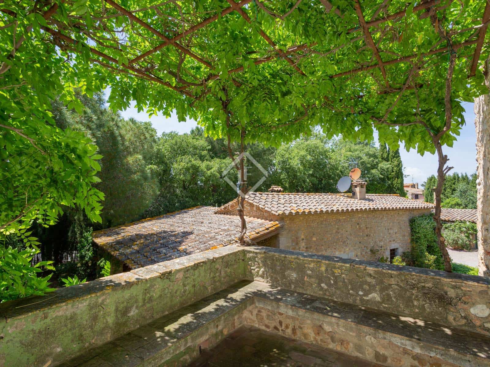 5 bedroom Finca/Country House for sale in Sant Mori with pool garage - € 1,065,000 (Ref: 3885793)