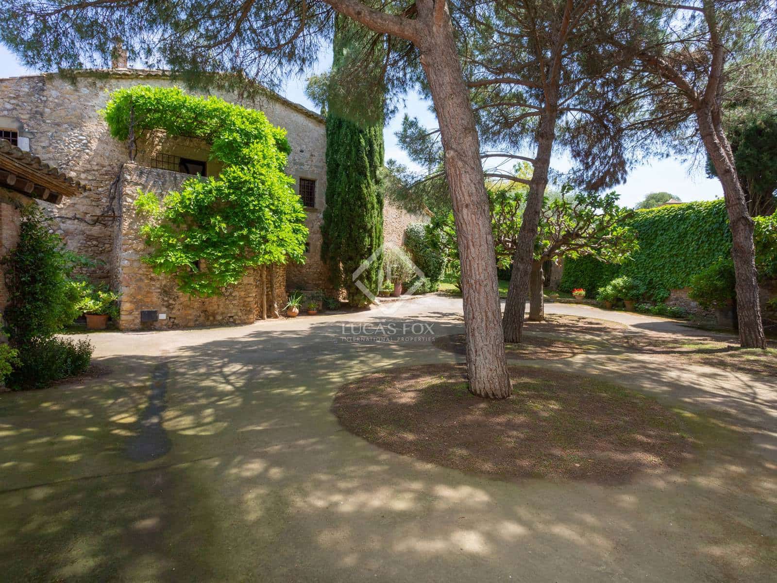 5 bedroom Finca/Country House for sale in Sant Mori with pool garage - € 1,065,000 (Ref: 3885793)