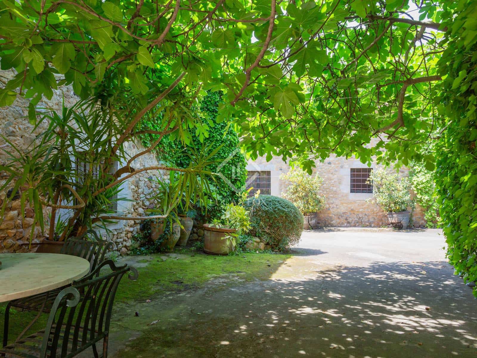 5 bedroom Finca/Country House for sale in Sant Mori with pool garage - € 1,065,000 (Ref: 3885793)