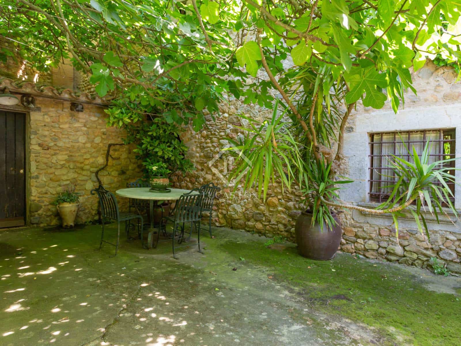 5 bedroom Finca/Country House for sale in Sant Mori with pool garage - € 1,065,000 (Ref: 3885793)