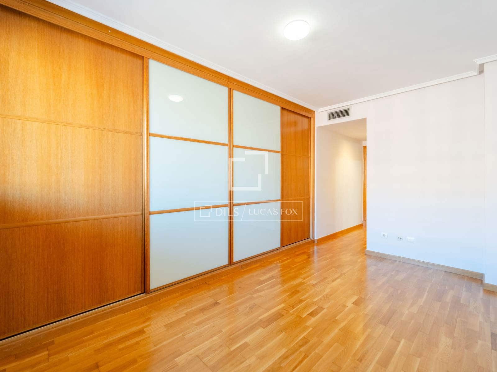 4 soverom Leilighet til salgs i Valencia by med svømmebasseng garasje - € 730 000 (Ref: 3988041)