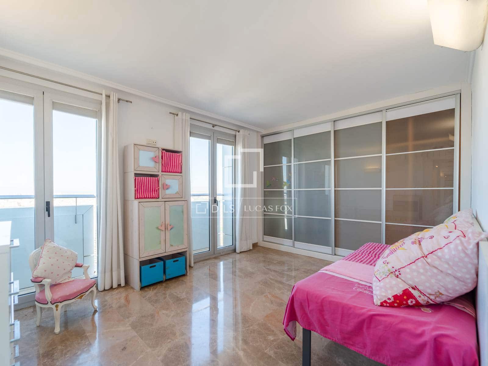 3 quarto Apartamento para arrendar em Valencia cidade com piscina garagem - 2 800 € (Ref: 4041792)