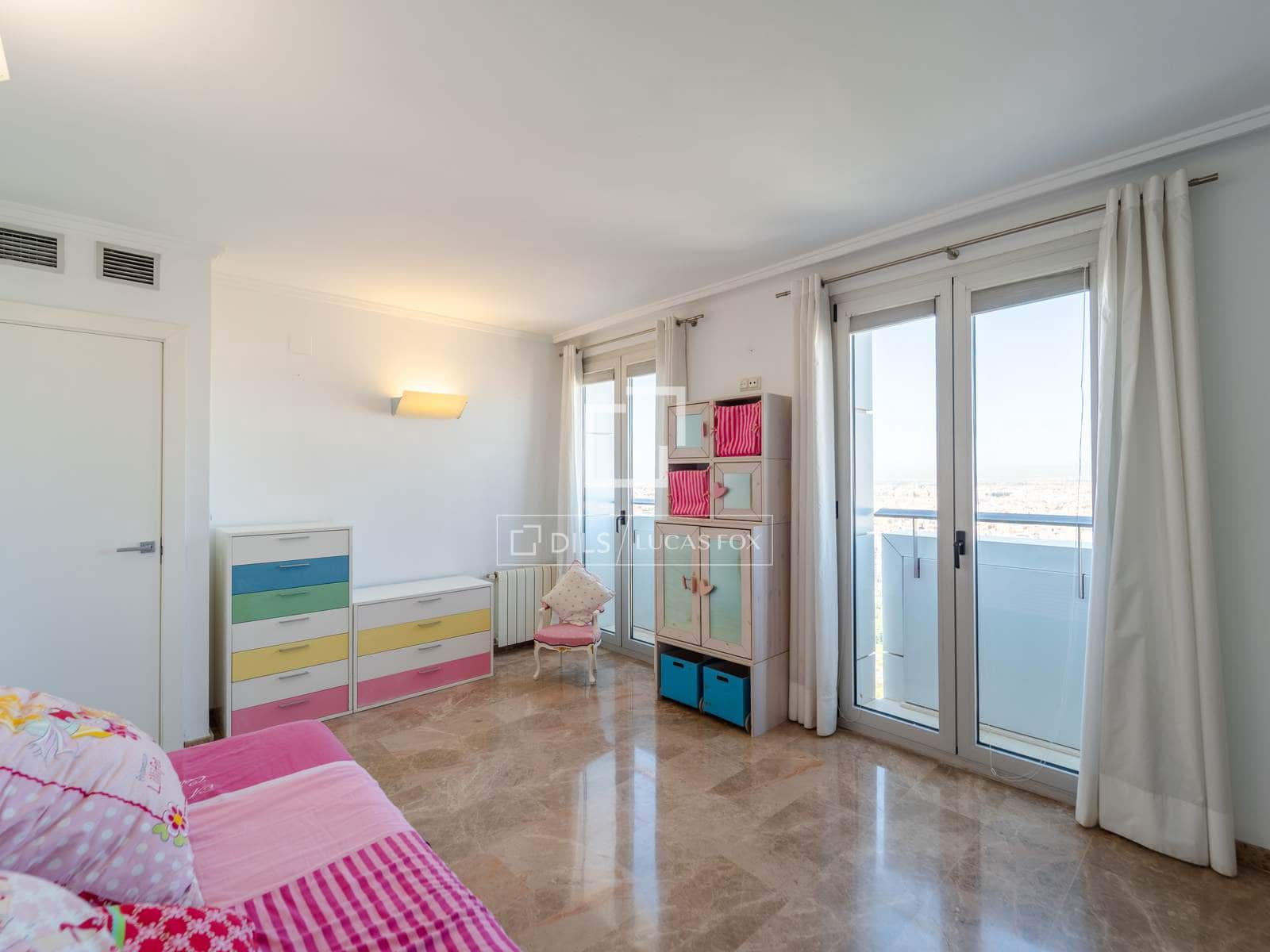 3 quarto Apartamento para arrendar em Valencia cidade com piscina garagem - 2 800 € (Ref: 4041792)