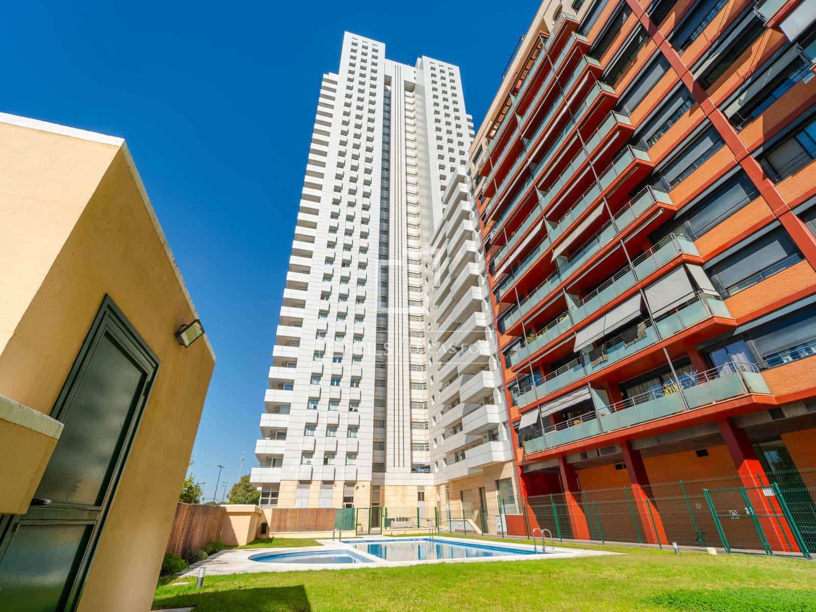 3 quarto Apartamento para arrendar em Valencia cidade com piscina garagem - 2 800 € (Ref: 4041792)