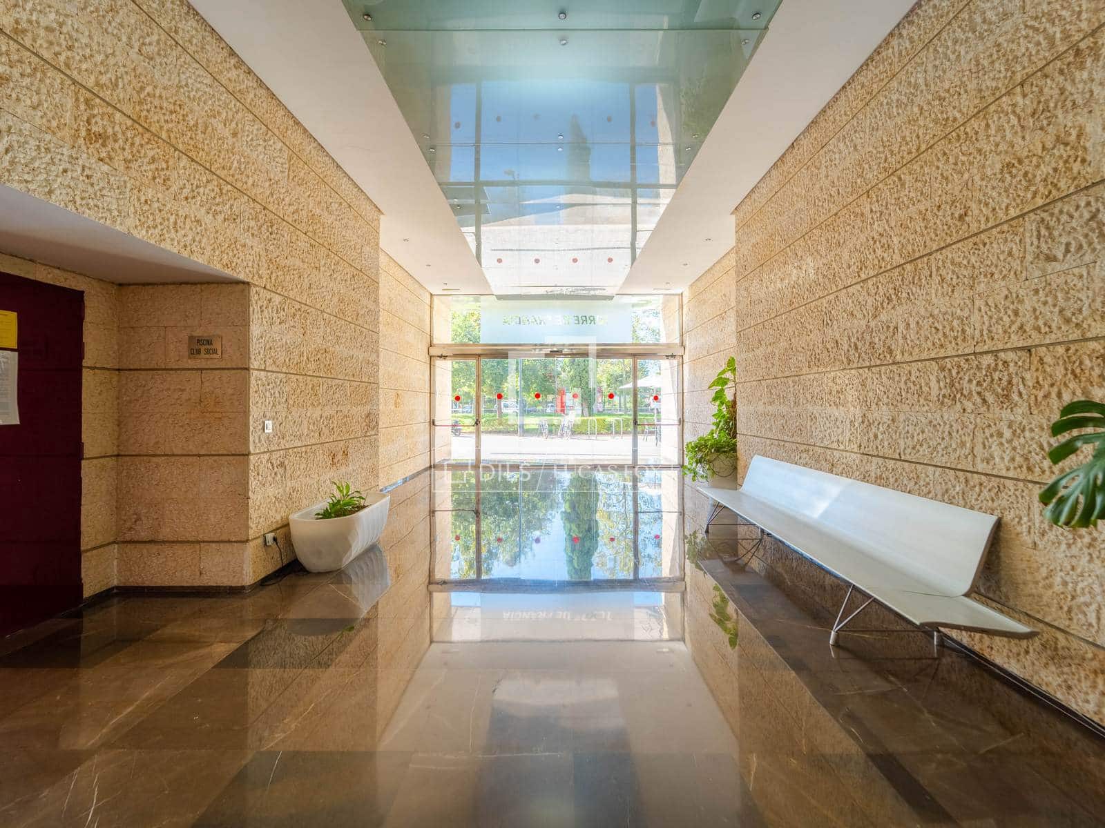 3 quarto Apartamento para arrendar em Valencia cidade com piscina garagem - 2 800 € (Ref: 4041792)